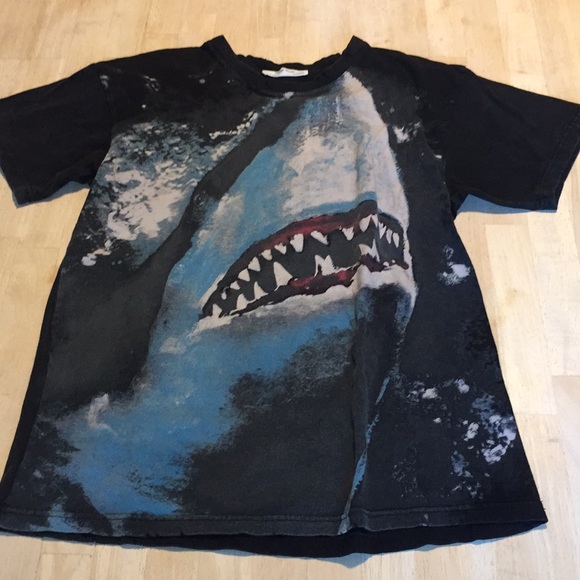 zara jaws sweatshirt